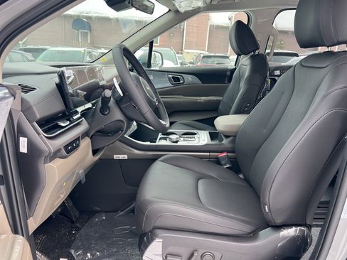 New 2026 Kia Carnival EX image 9