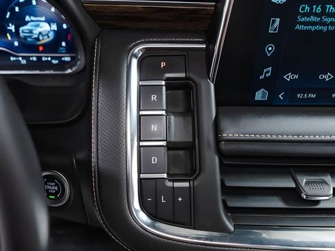 Used 2022 Chevrolet Tahoe Premier AWD/4WD image 17