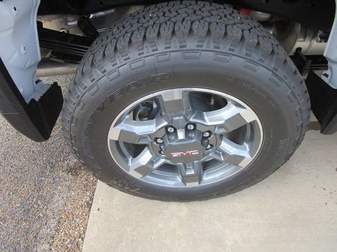 New 2026 GMC Sierra 2500 SLE w/ SLE Value Package; AWD/4WD image 17