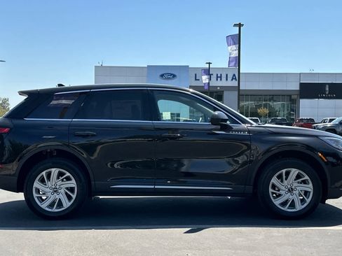 New 2025 Lincoln Corsair Premiere image 8