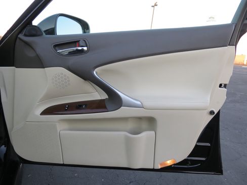 Used 2011 Lexus IS 250 4dr Sport Sdn RWD image 35