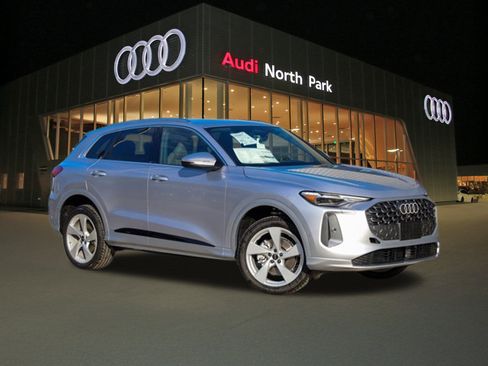 New 2025 Audi Q5 Prestige image 1