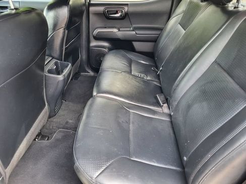 Used 2019 Toyota Tacoma TRD Off-Road AWD/4WD image 23