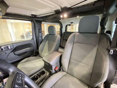 Used 2025 Jeep Wrangler Sport image 13