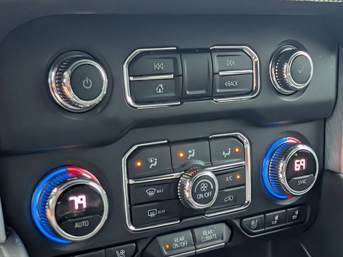 Used 2021 GMC Yukon SLT w/ SLT Luxury Plus Package image 22