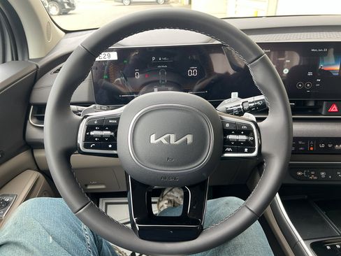 New 2026 Kia Carnival EX image 29