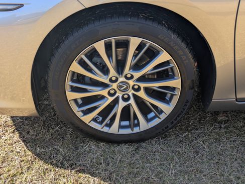 Used 2020 Lexus ES 350 w/ Premium Package image 11