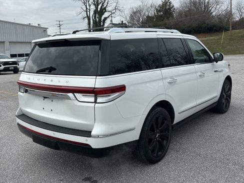 Used 2022 Lincoln Navigator Reserve AWD/4WD image 2