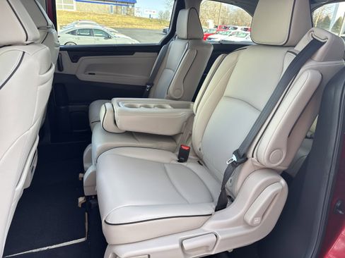 New 2026 Honda Odyssey Touring image 11