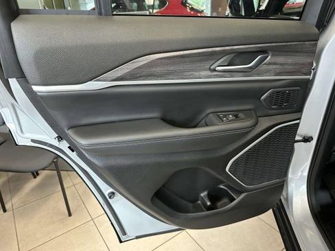 Used 2024 Jeep Grand Cherokee Limited 4xe image 22