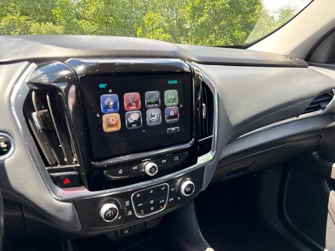 Used 2018 Chevrolet Traverse LT FWD image 19