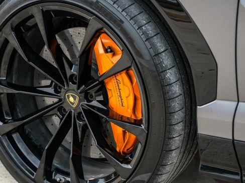 Used 2020 Lamborghini Urus image 65