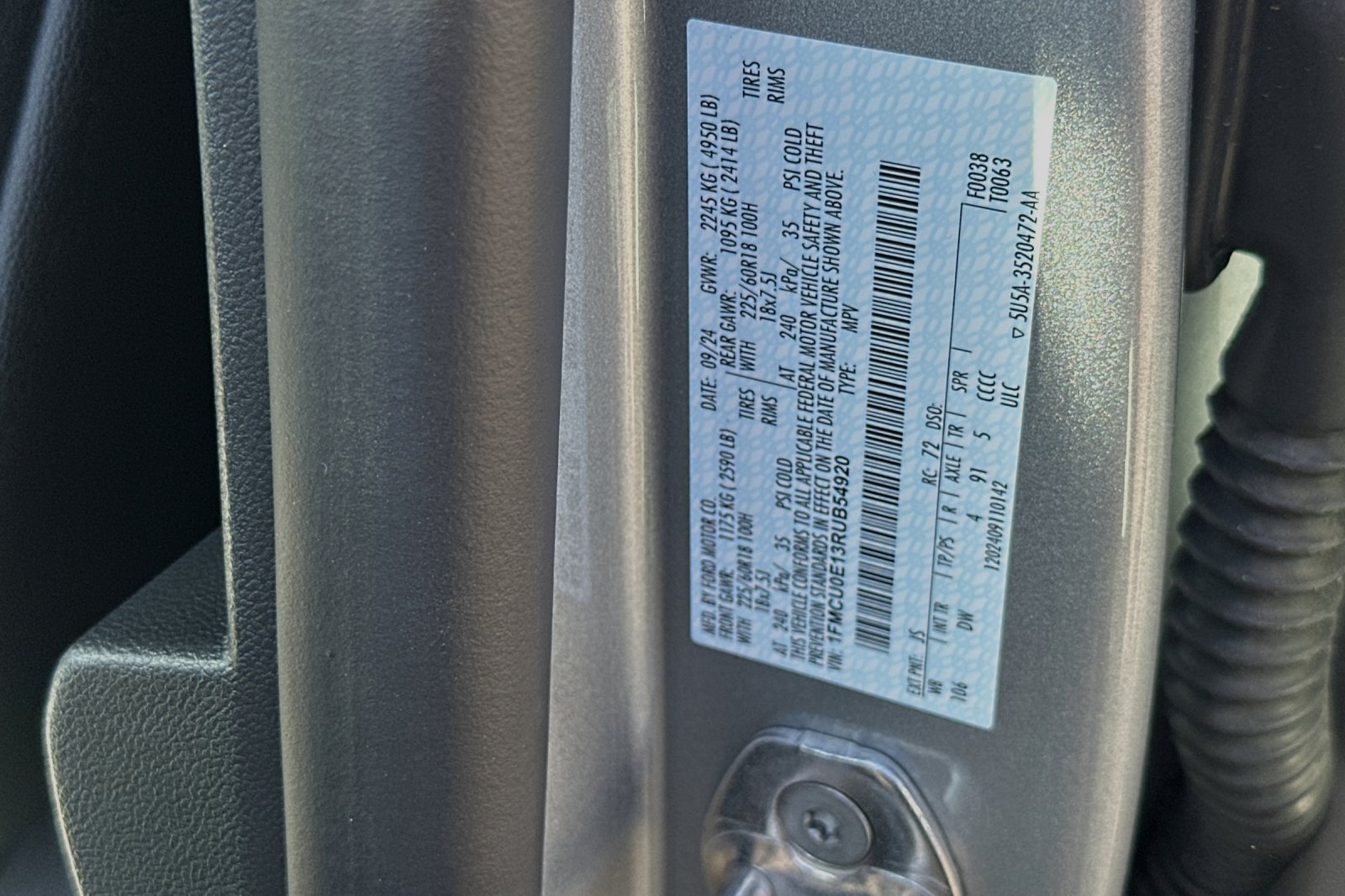 New 2024 Ford Escape SE w/ PHEV Premium Package FWD image 24