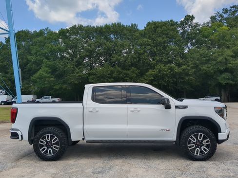 Used 2024 GMC Sierra 1500 AT4 w/ Technology Package AWD/4WD image 2
