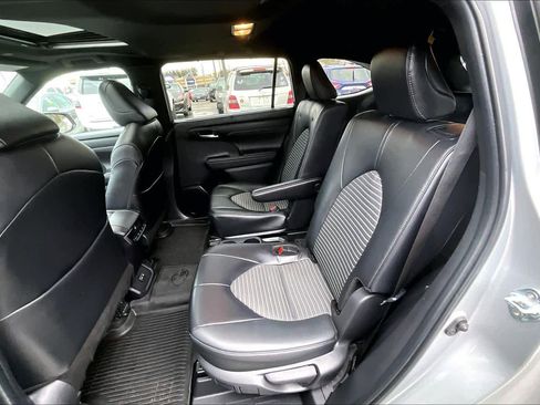 Certified 2024 Toyota Highlander XSE image 20