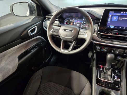 Used 2025 Jeep Compass Sport image 9