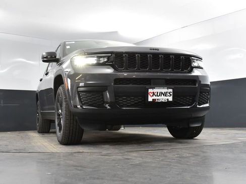 Used 2025 Jeep Grand Cherokee L Altitude image 50