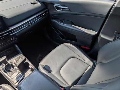 Used 2026 Kia Sportage EX FWD image 11