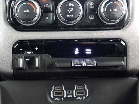 Used 2023 RAM 1500 Big Horn AWD/4WD image 35