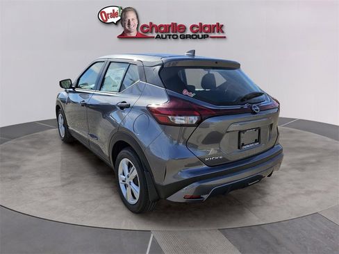 New 2025 Nissan Kicks Play S image 4