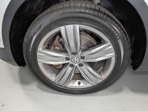 Used 2020 Volkswagen Tiguan SEL image 3