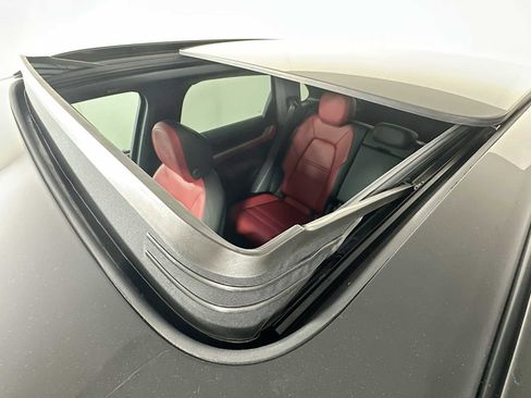 Certified 2025 Porsche Cayenne image 22