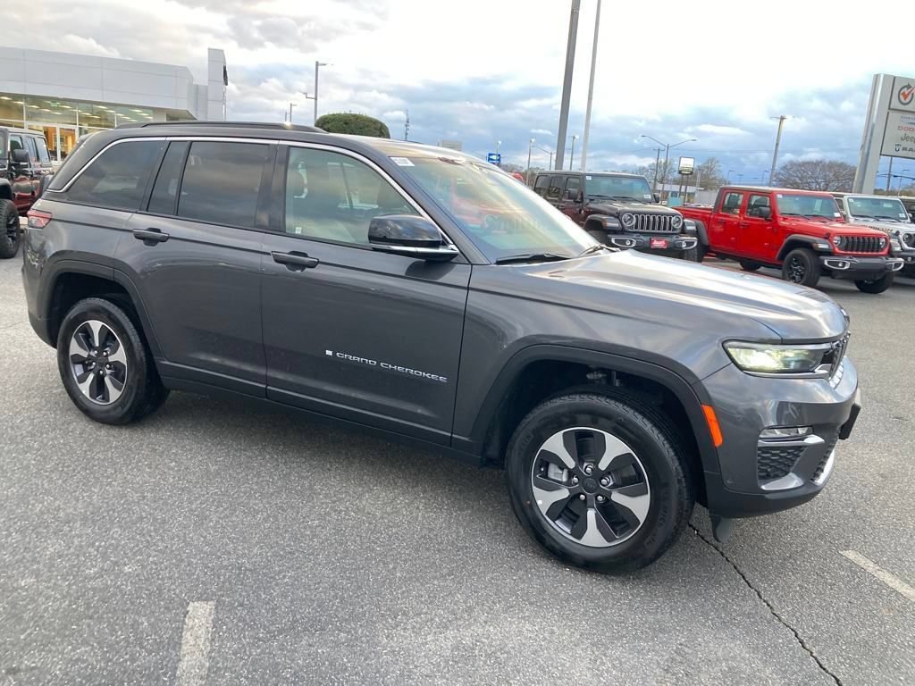 New 2024 Jeep Grand Cherokee Limited 4xe w/ Luxury Tech Group II AWD/4WD image 8
