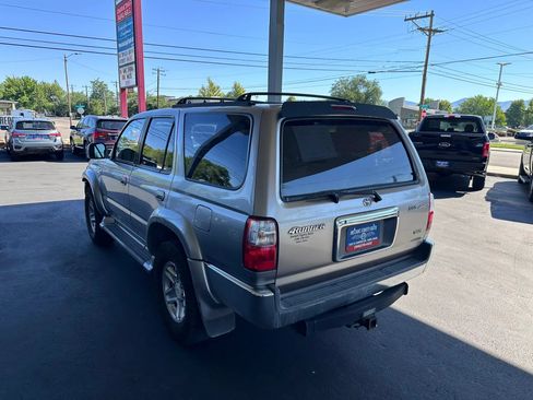Used 2002 Toyota 4Runner SR5 AWD/4WD image 3
