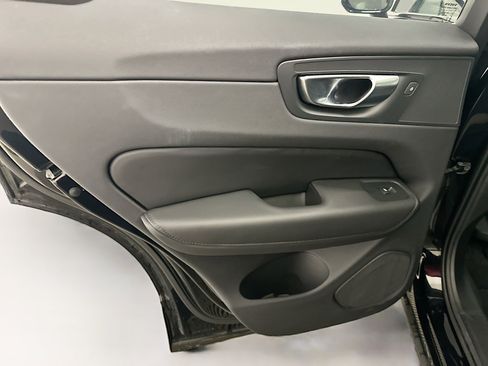 Used 2025 Volvo XC60 B5 Plus image 28