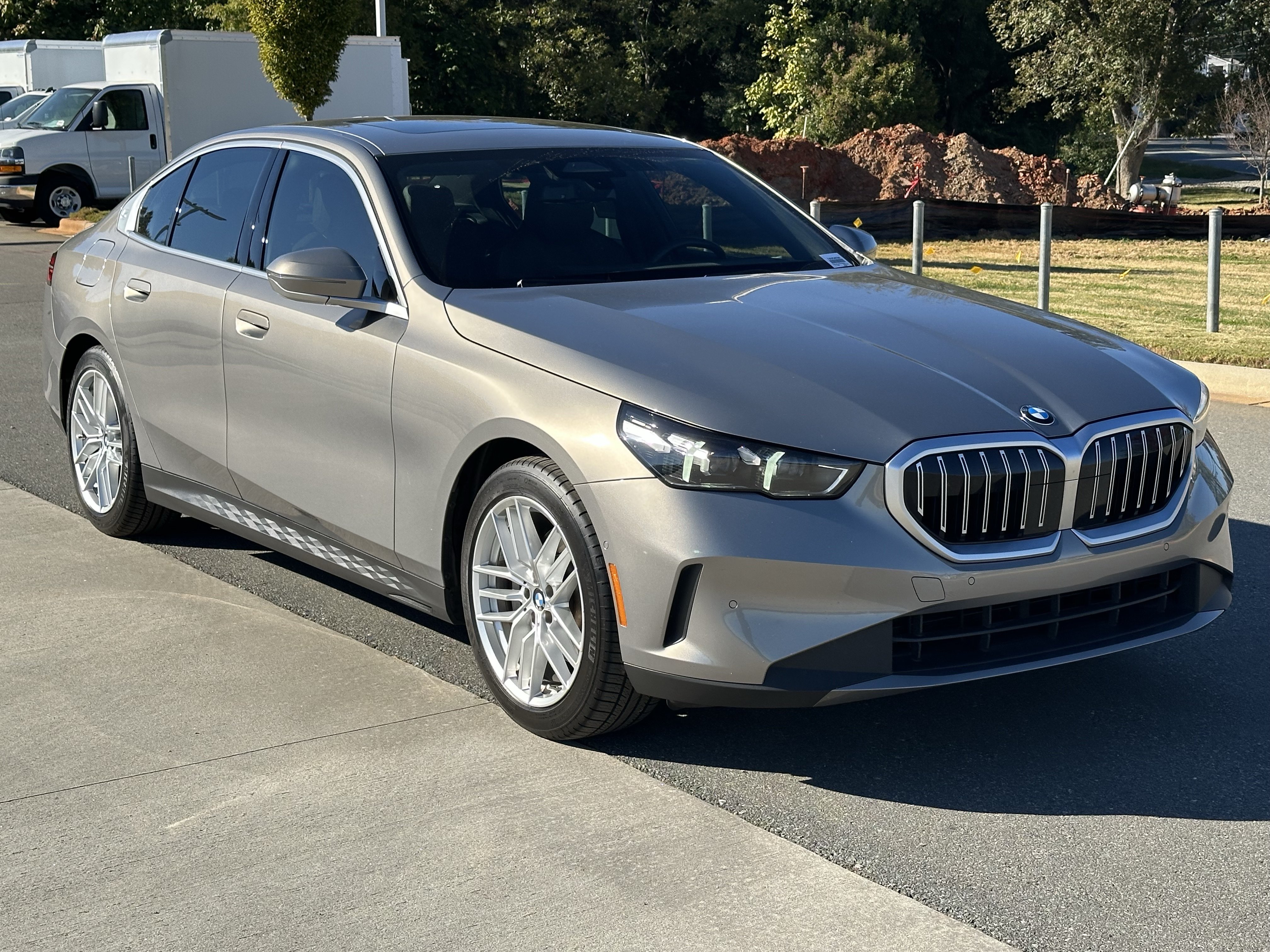 Used 2025 BMW 530i RWD image 2