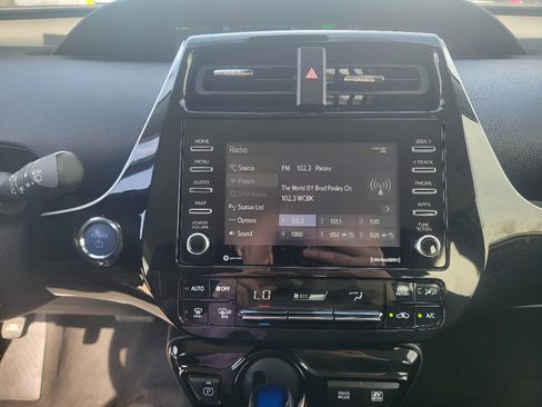 Used 2022 Toyota Prius LE image 19