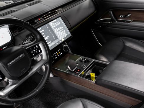 Used 2023 Land Rover Range Rover Autobiography image 9