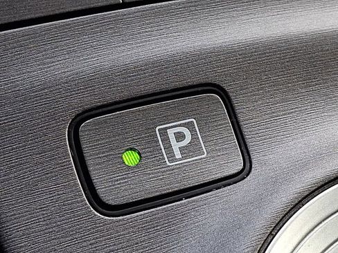 Used 2014 Toyota Prius Three image 24