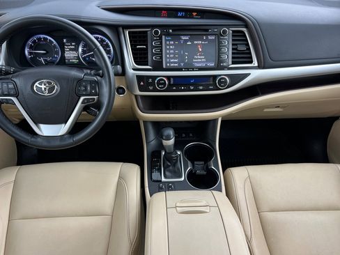 Certified 2019 Toyota Highlander XLE image 5