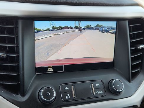 Used 2023 GMC Acadia SLT FWD image 8