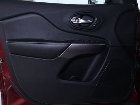 Used 2019 Jeep Cherokee Limited w/ Luxury Group image 13