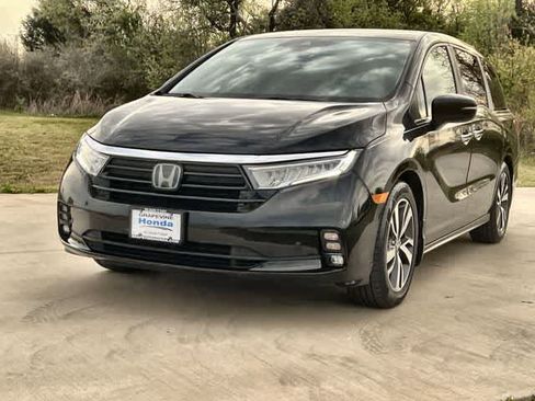 Used 2023 Honda Odyssey Touring image 2