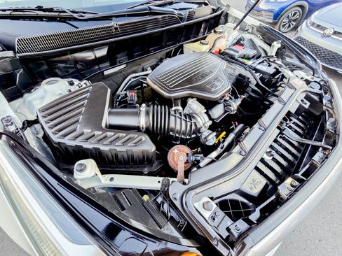 Used 2017 Cadillac XT5 FWD w/ LPO, Wheel Lock Package image 39