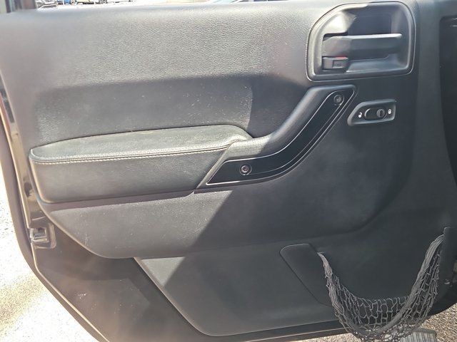 Used 2016 Jeep Wrangler Unlimited Sahara AWD/4WD image 10
