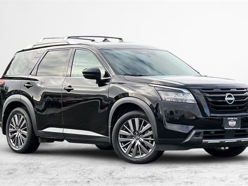 Used 2023 Nissan Pathfinder SL w/ SL Premium Package image 2