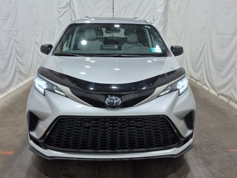 Used 2023 Toyota Sienna XSE AWD/4WD image 7