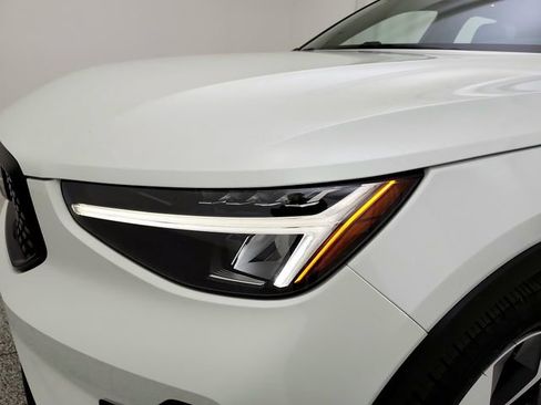 Certified 2025 Volvo XC40 B5 Plus AWD/4WD image 30