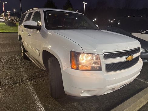 Used 2014 Chevrolet Tahoe LT w/ Luxury Package image 2