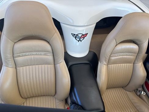 Used 2002 Chevrolet Corvette Convertible w/ Preferred Equipment Group1 image 9