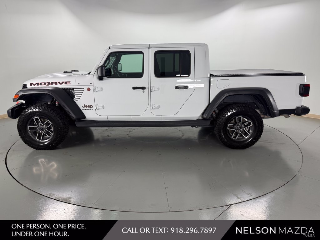 Used 2025 Jeep Gladiator Mojave w/ Convenience Group AWD/4WD image 9