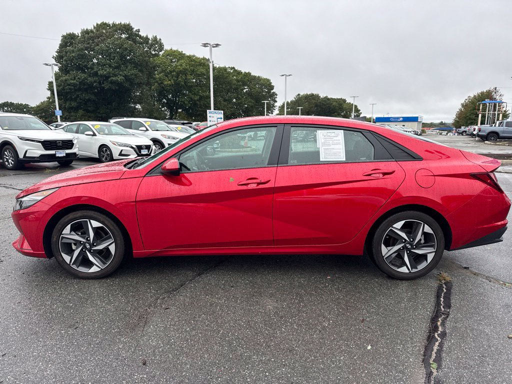 Used 2023 Hyundai Elantra SEL w/ Convenience Package FWD image 2