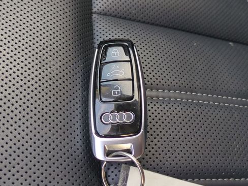 Used 2019 Audi e-tron Prestige w/ Prestige Package image 27