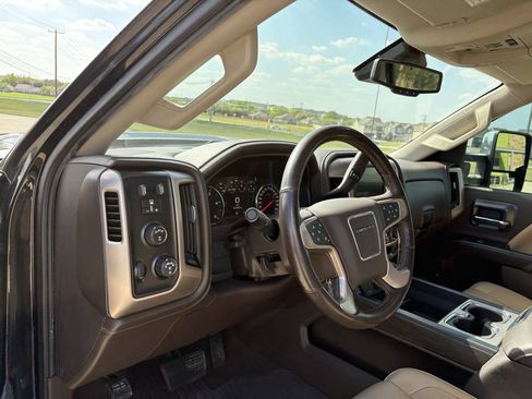 Used 2019 GMC Sierra 2500 Denali w/ Duramax Plus Package AWD/4WD image 18