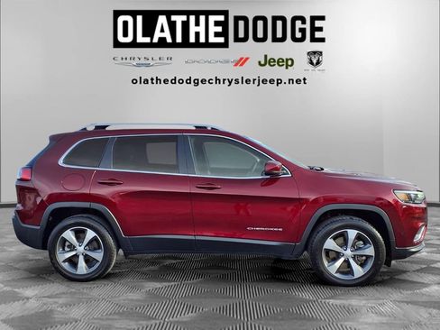 Used 2021 Jeep Cherokee Limited image 30