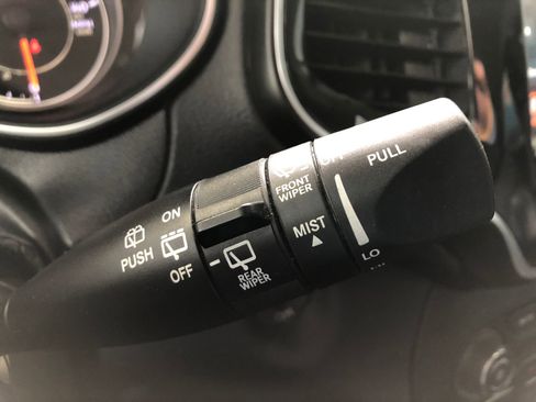 Used 2020 Jeep Cherokee Limited FWD image 31